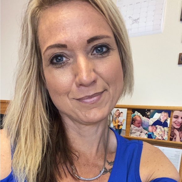 Meet your Posher, Renee - Picture 2 of 4